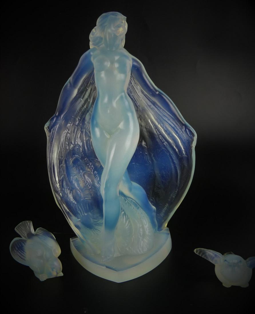 3 PC SABINO FRANCE OPALESCENT GLASS FIGURES: 3 PC SABINO FRANCE OPALESCENT GLASS FIGURES, largest measures approx 10" height.
