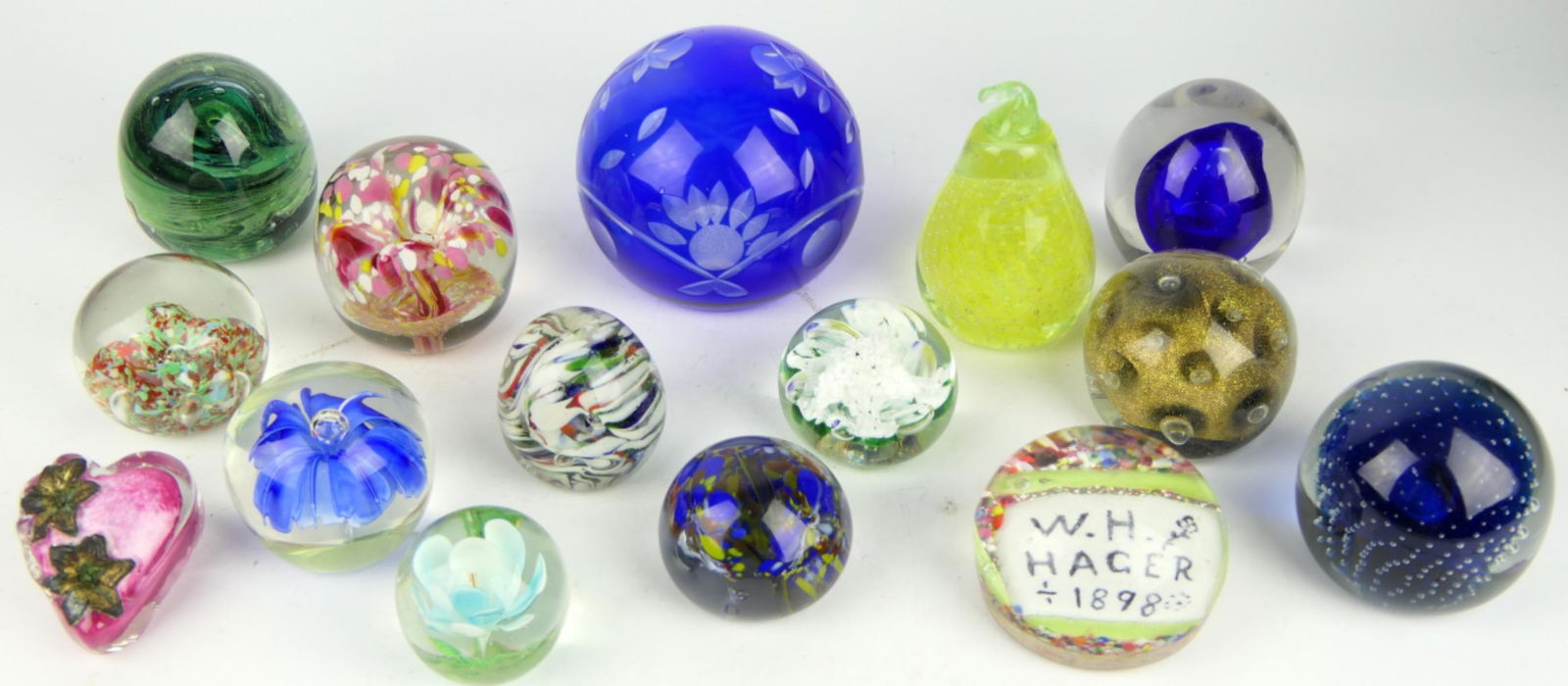 15 UNSIGNED ART GLASS PAPERWEIGHTS (1 of 5)
