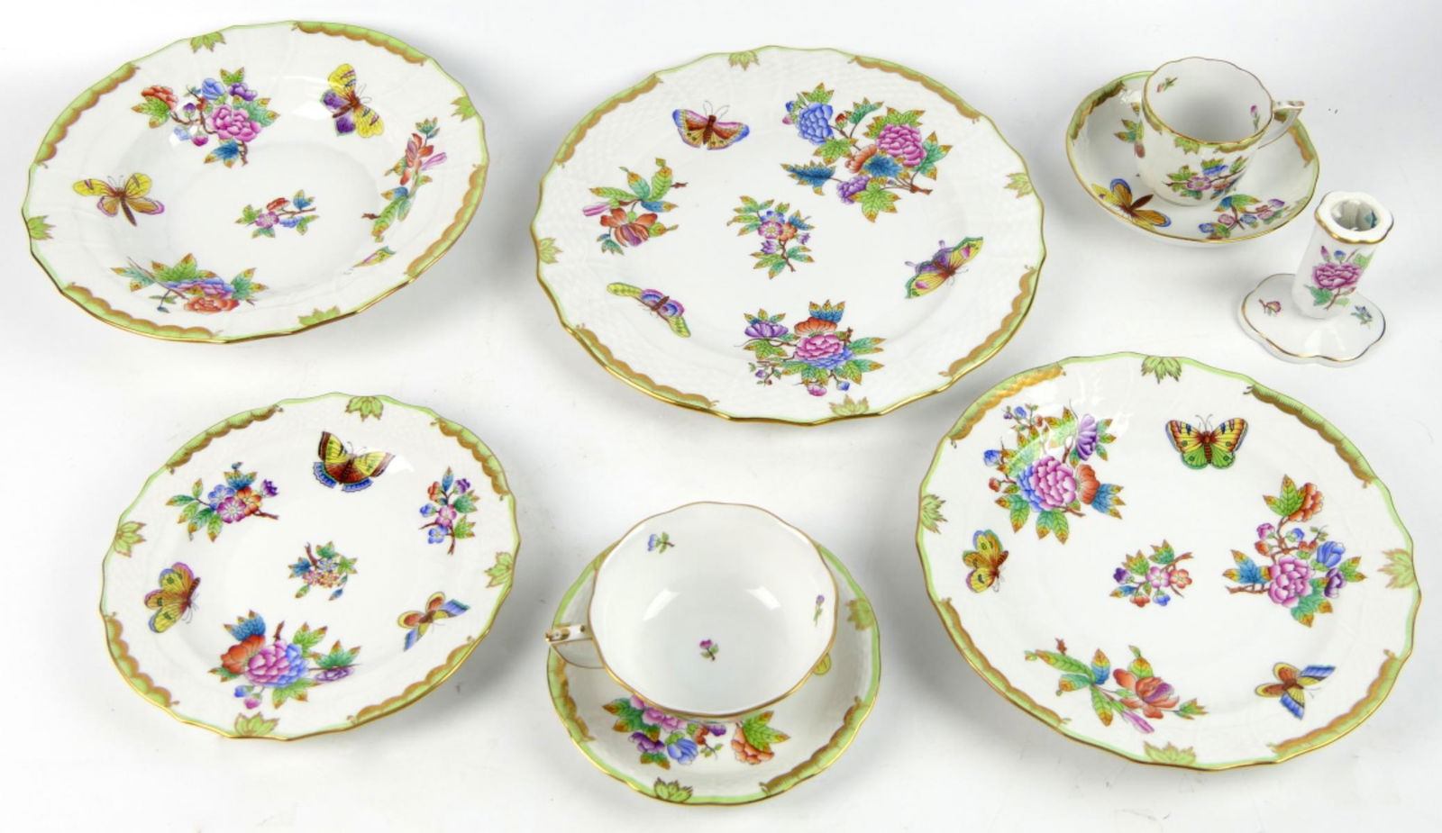 7 PIECE HEREND "QUEEN VICTORIA" PATTERN CHINA (1 of 5)