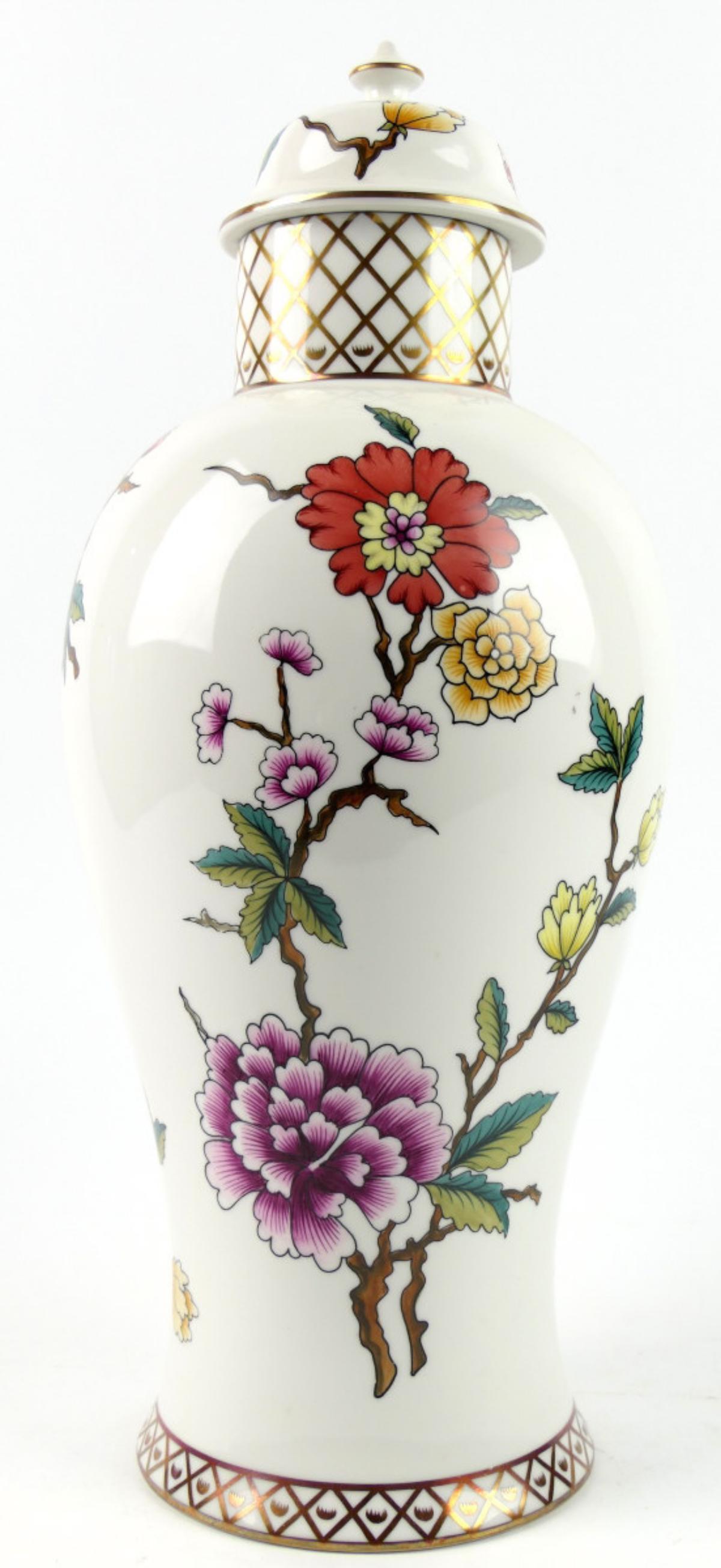 HOLLOHAZA HUNGARY CHINOISERIE PORCELAIN COV'D VASE: Hollhaza Hungarian hand painted Chinoiserie covered vase having a floral design with gilt accent. Green hallmark to bottom and numbered 5007. Measures approx. 15 1/4" height x 7 1/4" diameter.