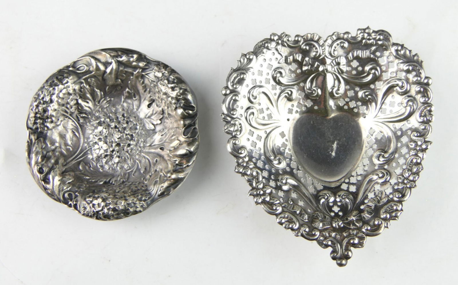 2 PC GORHAM STERLING REPOUSSE SMALL DISHES 1.3 OZT (1 of 4)