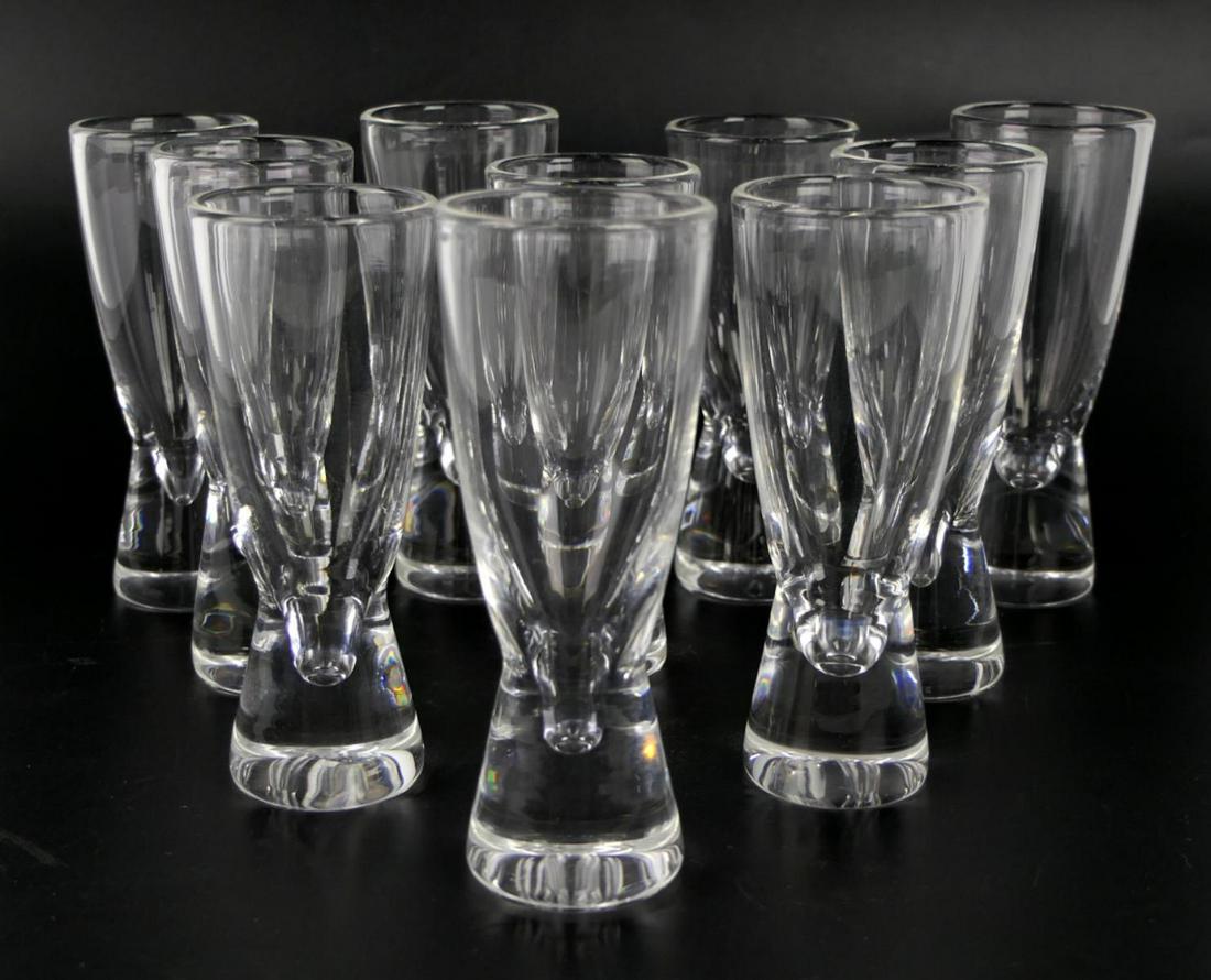 10  STEUBEN CRYSTAL SHOT GLASSES (1 of 5)