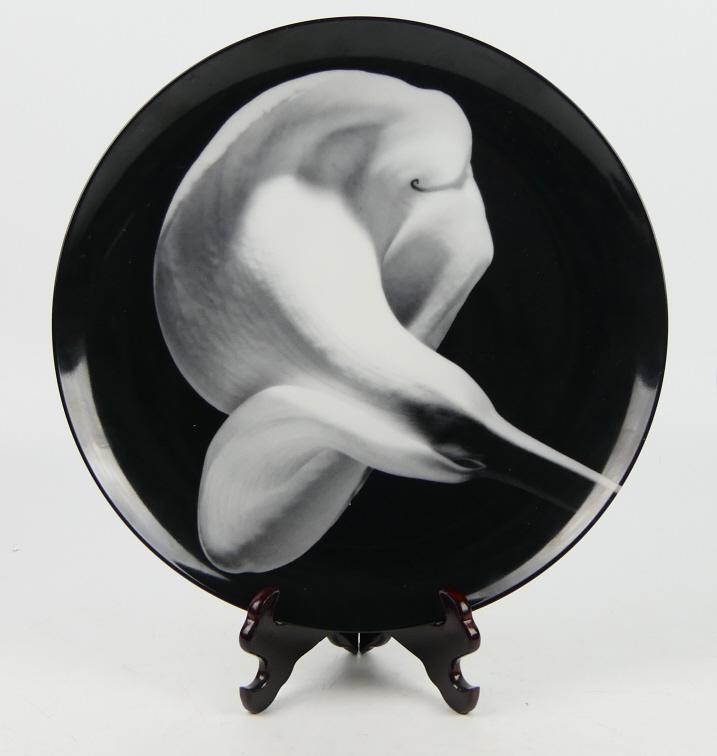 SWID POWELL "CALLA LILY, 1984" PORCELAIN CHARGER: SWID POWELL "CALLA LILY, 1984" PORCELAIN 12" DIAMETER CHARGER