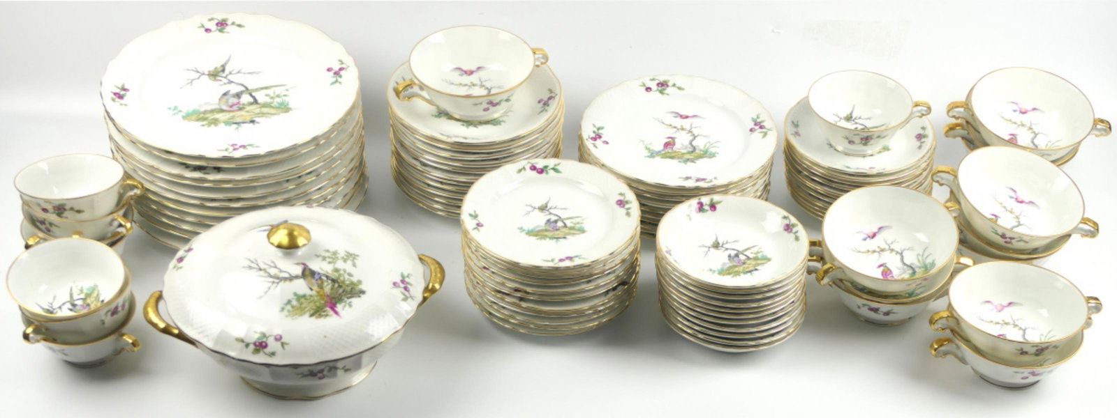 83 LIMOGES FRANCE CHINA BY L BERNARDAUD "MENNECY": Limoges , France ,by Bernardaud in a pattern called Mennecy. the set comprises of . -(11) 9 1/2" plate. -(10) 7 1/2" plate. -(11) 6 1/2" plate.