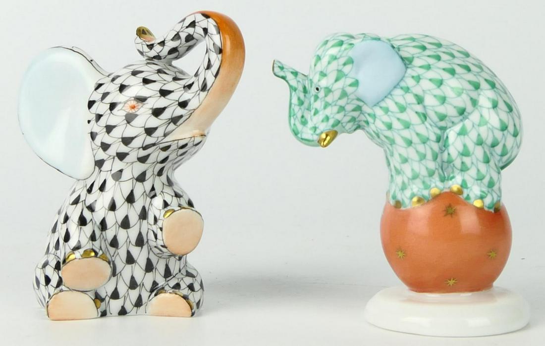 HEREND 2 FISHNET PORCELAIN ELEPHANTS GREEN & BLACK (1 of 5)