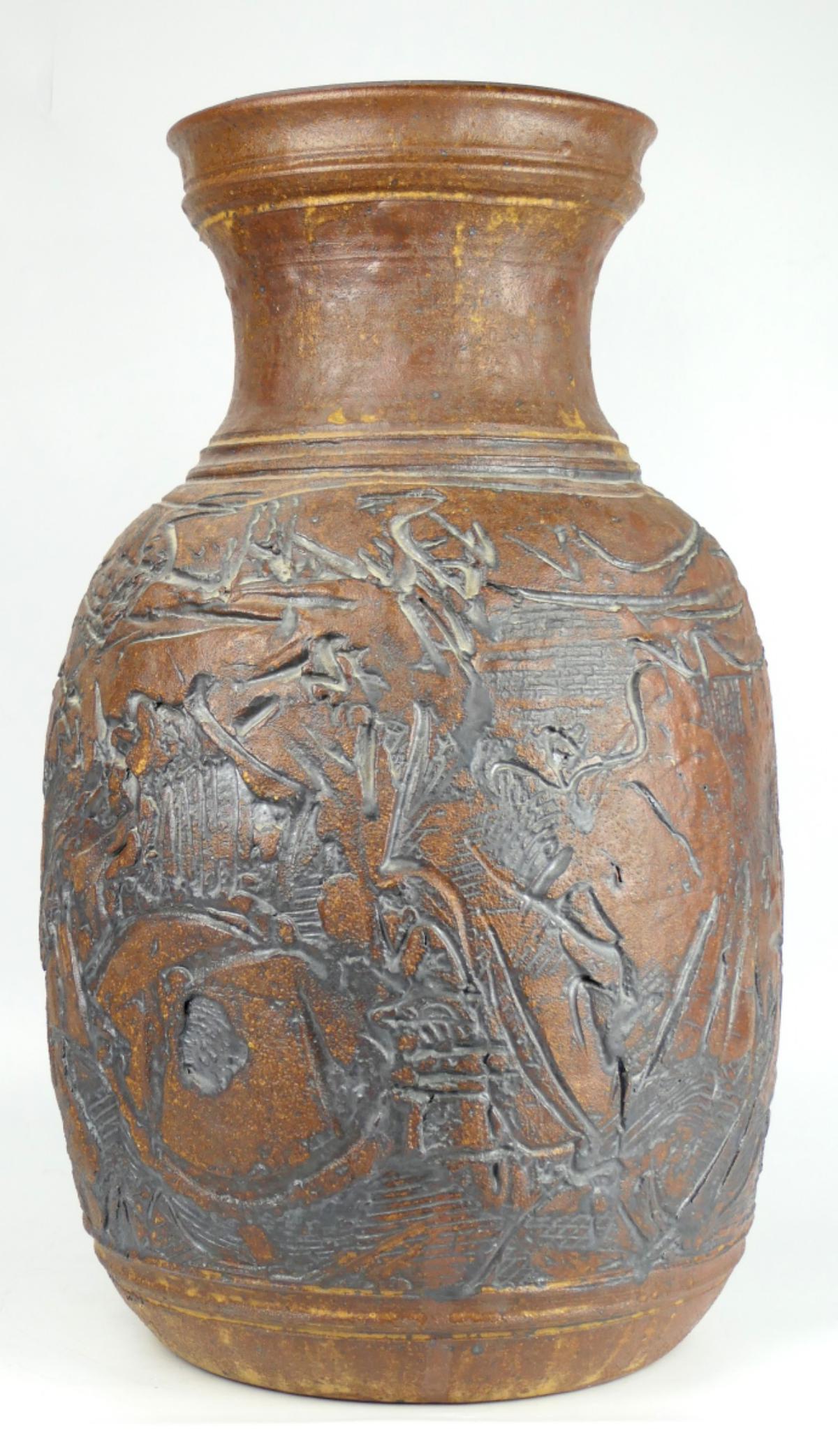 REGIS BRODIE (American, 20th C.) POTTERY 24" VASE: SIGNED REGIS BRODIE (American, 20th C.) CERAMIC POTTERY 24" HEIGHT VASE IN EARTH TONES.