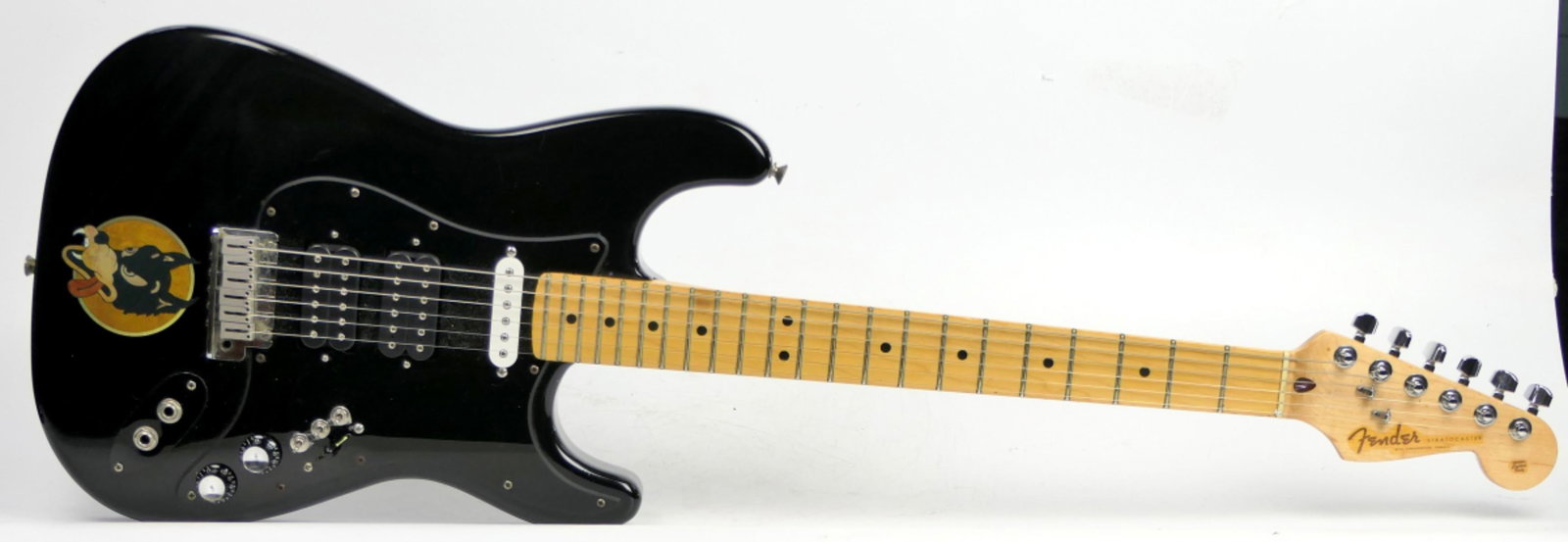 FENDER STRATOCASTER ELECTRIC GUITAR W/ CASE (1 of 12)