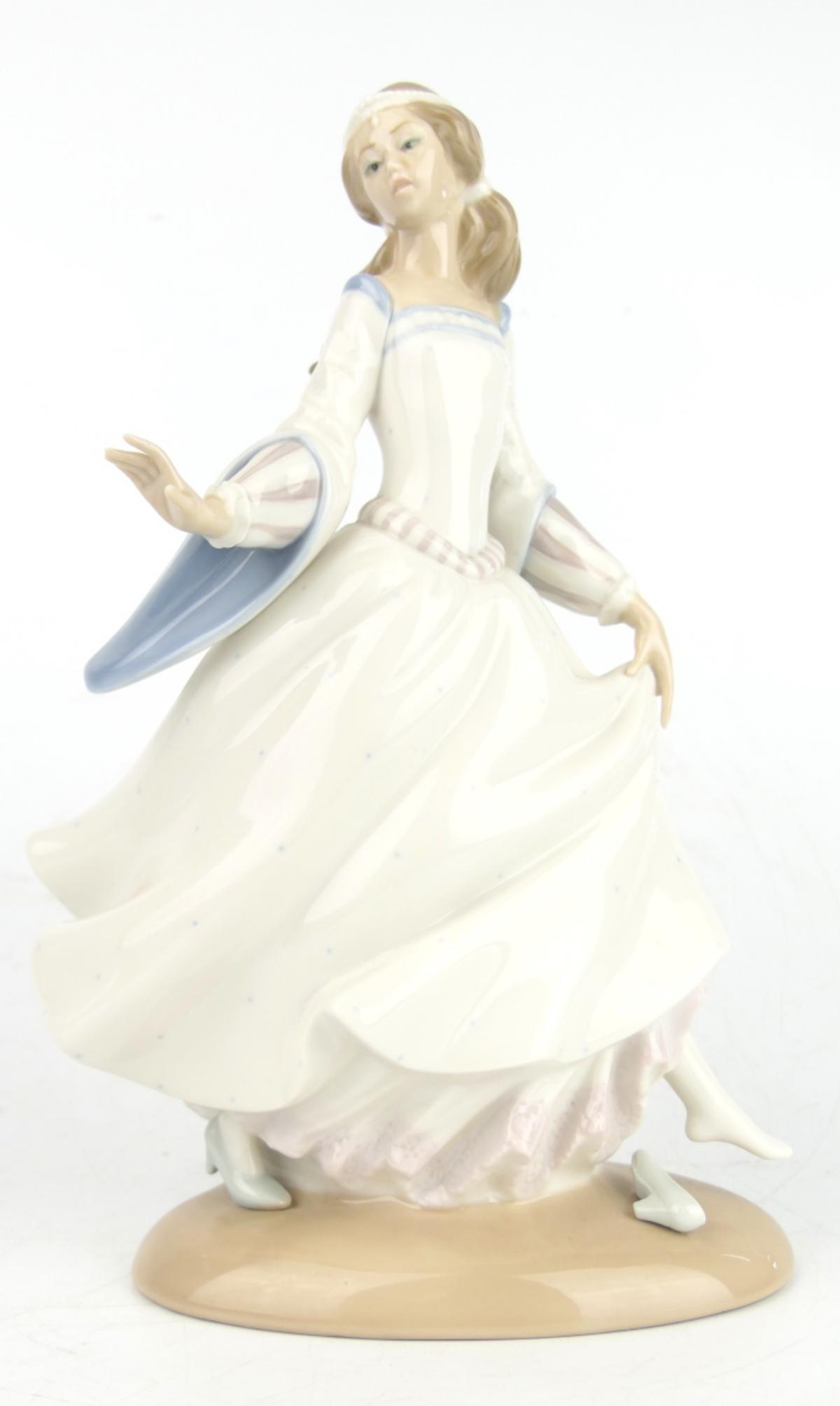 LLADRO #4828 CINDERELLA  PORCELAIN FIGURINE (1 of 6)