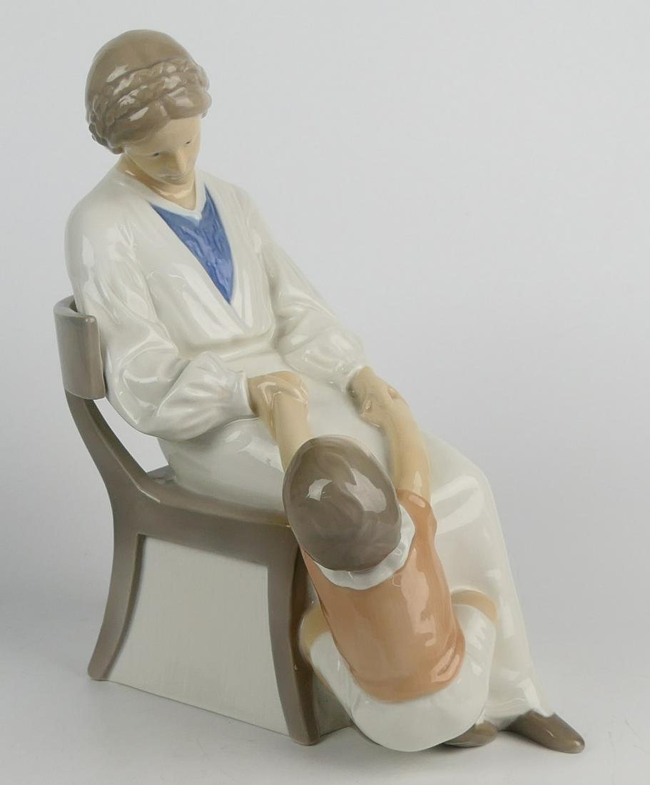 BING & GRONDAHL COPENHAGEN PORCELAIN FIGURE: BING & GRONDAHL COPENHAGEN PORCELAIN FIGURE DEPICTS MOTHER PLAYING WITH CHILD, MEASURES 9" HEIGHT.