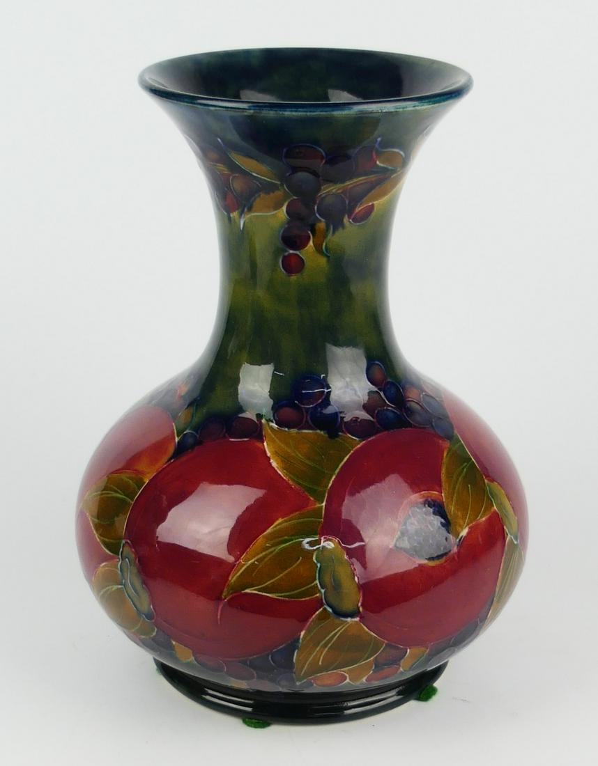 WILLIAM MOORCROFT SIGNED POTTERY VASE (1 of 5)