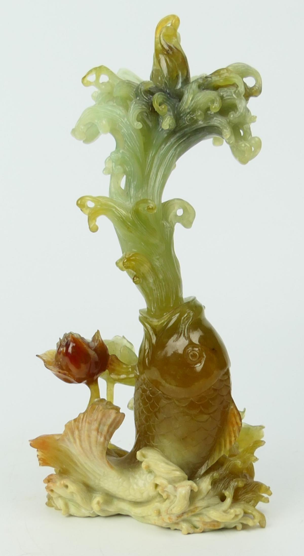 VINTAGE CHINESE CARVED JADE FISH & LOTUS SCULPTURE (1 of 7)