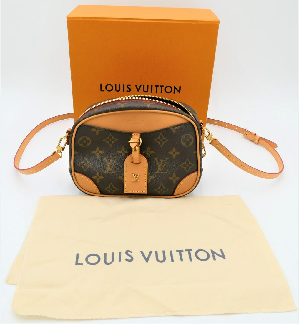 LOUIS VUITTON DEAUVILLE MINI MONOGRAM PURSE (1 of 8)