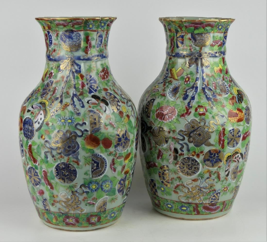 PAIR OF CHINESE QING ROSE MEDALLION EXPORT VASES (1 of 10)