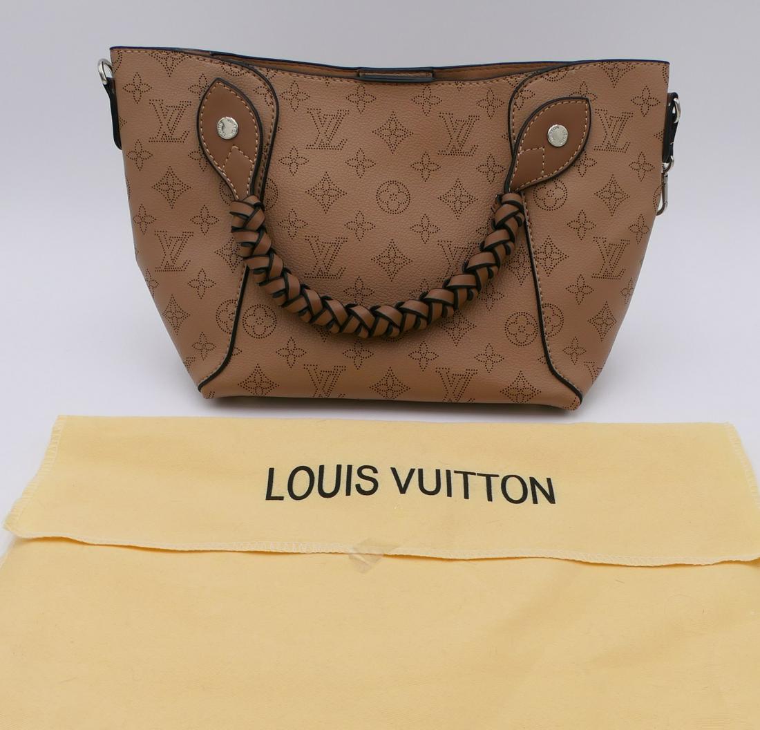 LOUIS VUITTON LEATHER MONOGRAM LADIES PURSE (1 of 10)