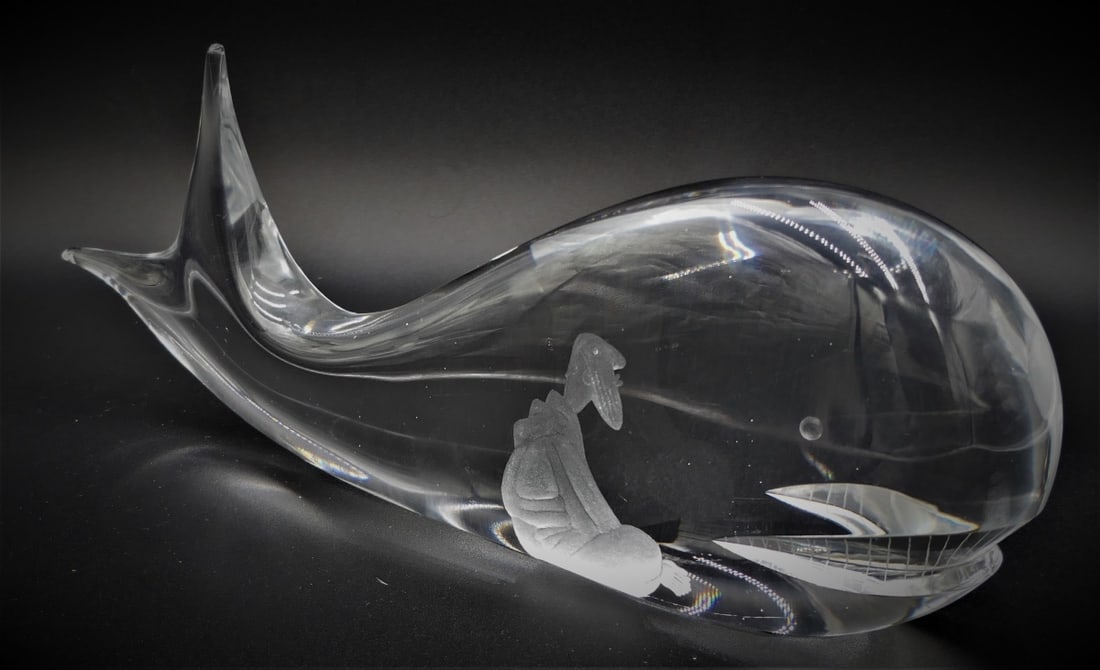 VICKE LINDSTRAND (SWEDEN, 1904-1983) KOSTA BODA: VICKE LINDSTRAND (SWEDEN, 1904-1983) KOSTA BODA GLASS, JONAH AND THE WHALE. MEASURES 13 1/2" LENGTH.