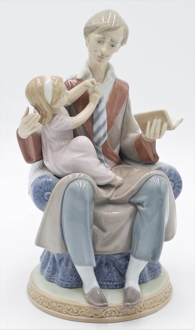 LLADRO #5584 PORCELAIN MAN READING TO CHILD (1 of 3)
