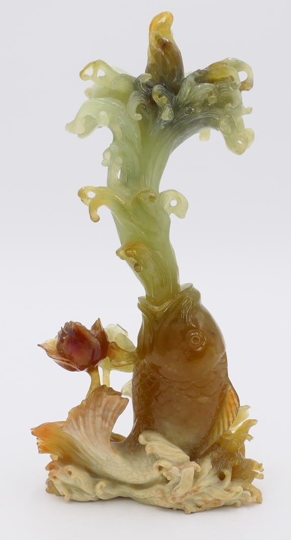 VINTAGE CHINESE CARVED JADE FISH & LOTUS SCULPTURE (1 of 6)