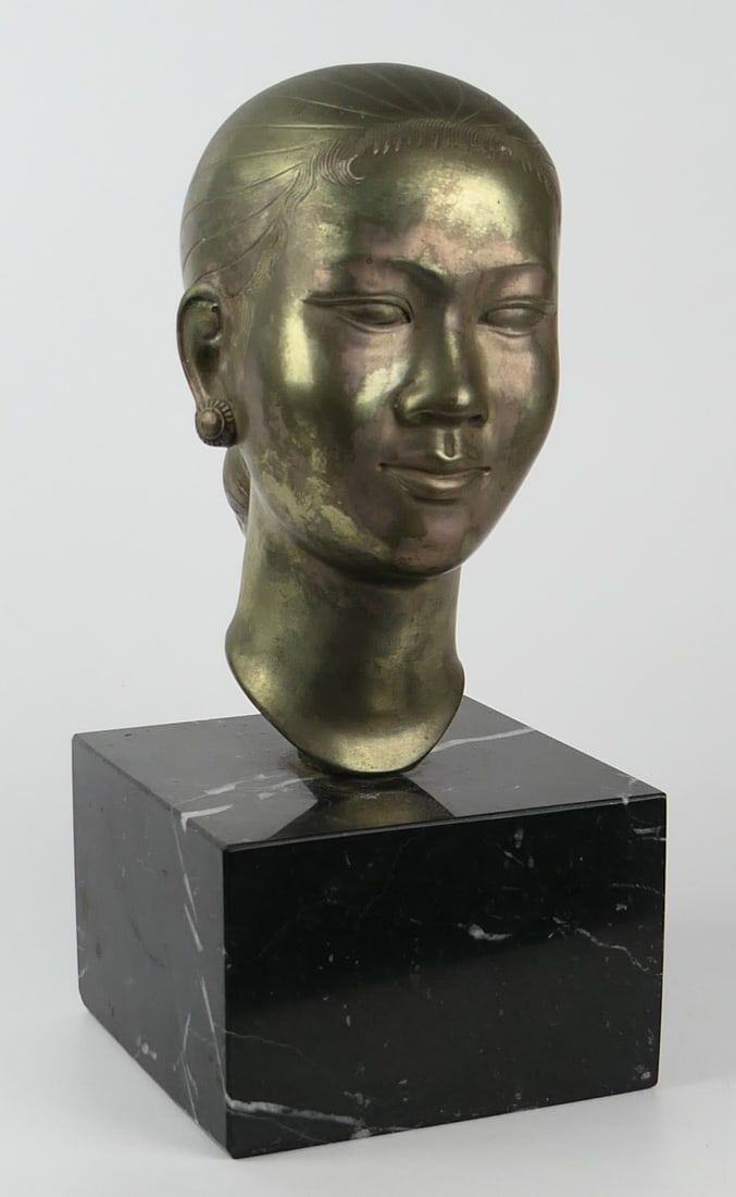 NGUYEN THANH LE (Vietnamese, 1919-2006) BRONZE: NGUYEN THANH LE (Vietnamese, 1919-2006) BRONZE, measures 13" height including marble base.