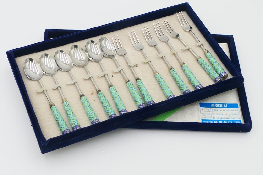 12 PC CHINESE ENAMEL FORKS & SPOONS IN CASE (1 of 4)