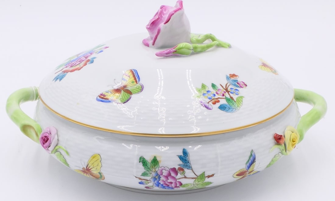 LG HEREND QUEEN VICTORIA COVERED PORCELAIN BOWL (1 of 4)