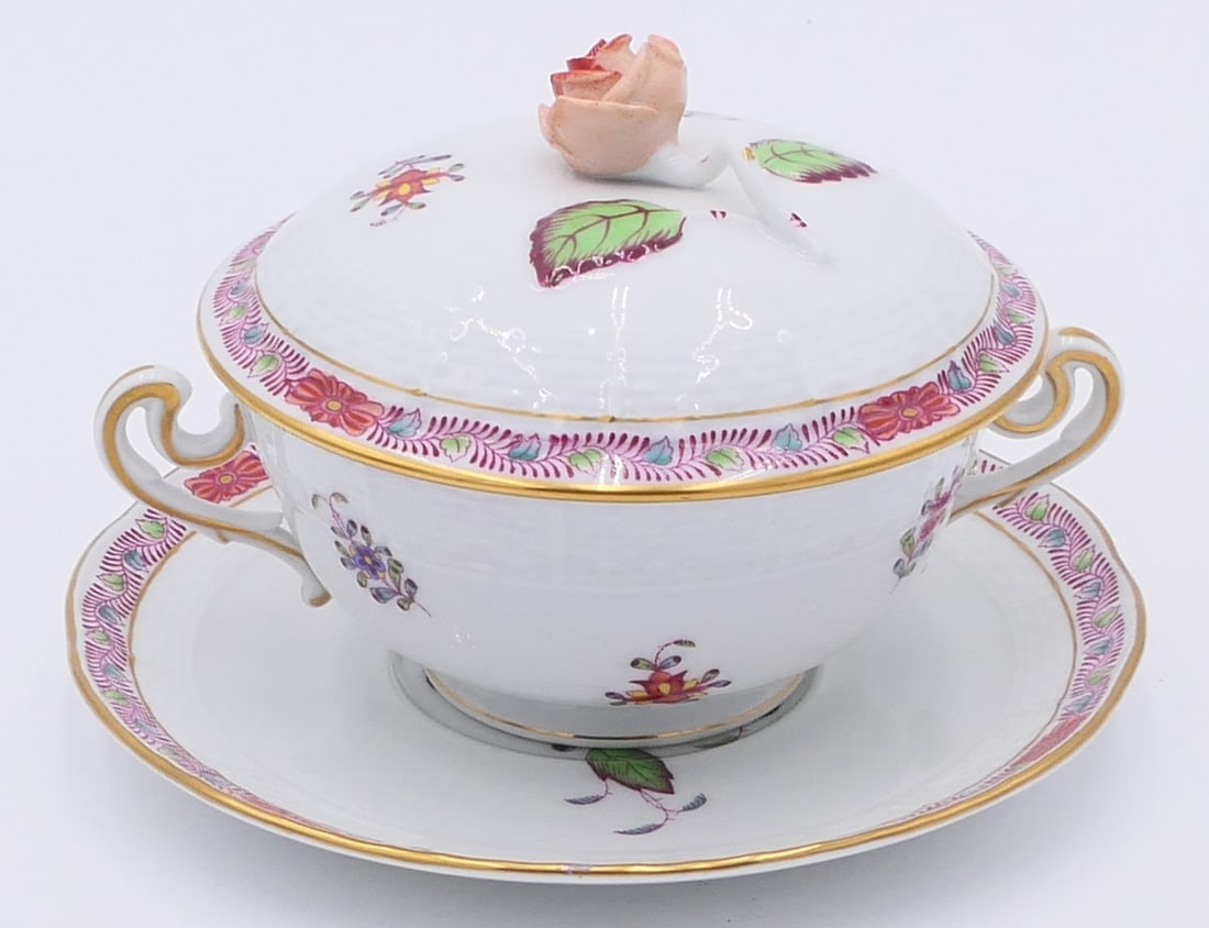 HEREND PORCELAIN LIDDED BOWL W/ SAUCER: HEREND PORCELAIN LIDDED BOWL W/ SAUCER, MEASURES 4" HEIGHT.