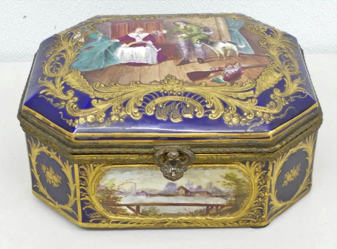 SEVRES MARKED 1756 PORCELAIN PAINTED LIDDED BOX (1 of 9)