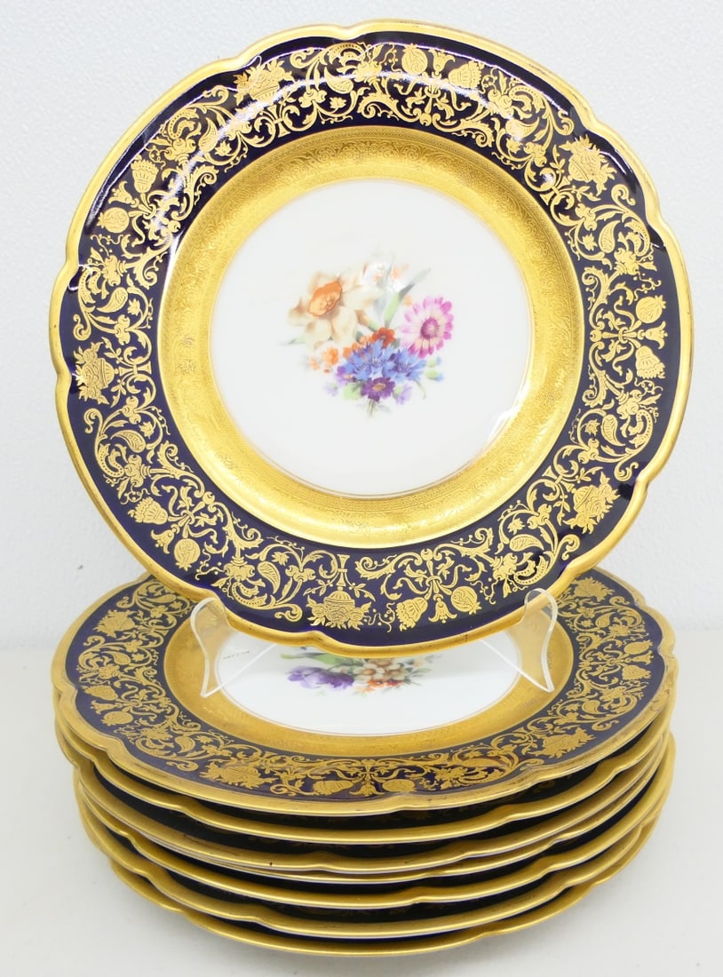 8 IMPRESSIVE BLACK KNIGHT 10" ORNATE CHARGERS: 8 IMPRESSIVE BLACK KNIGHT 10" PLATES