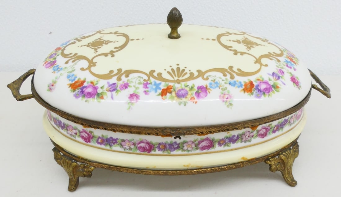 FBS FRANCE ANTIQUE PORCELAIN LIDDED 11" BOX: FBS FRANCE ANTIQUE PORCELAIN LIDDED 11" BOX (NOTE: HAS SOME DAMAGE, SOLD AS IS)
