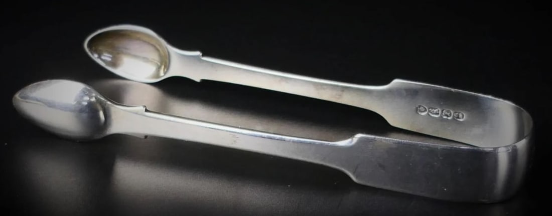 1830 WILLIAM EATON GEORGIAN STERLING SILVER TONGS: Antique Georgian Era English sterling silver sugar / ice tongs by William Eaton, London. Fully hallmarked and dated 1830. No apparent monogram or evidence of removal. Measures approx. 6" length. Total