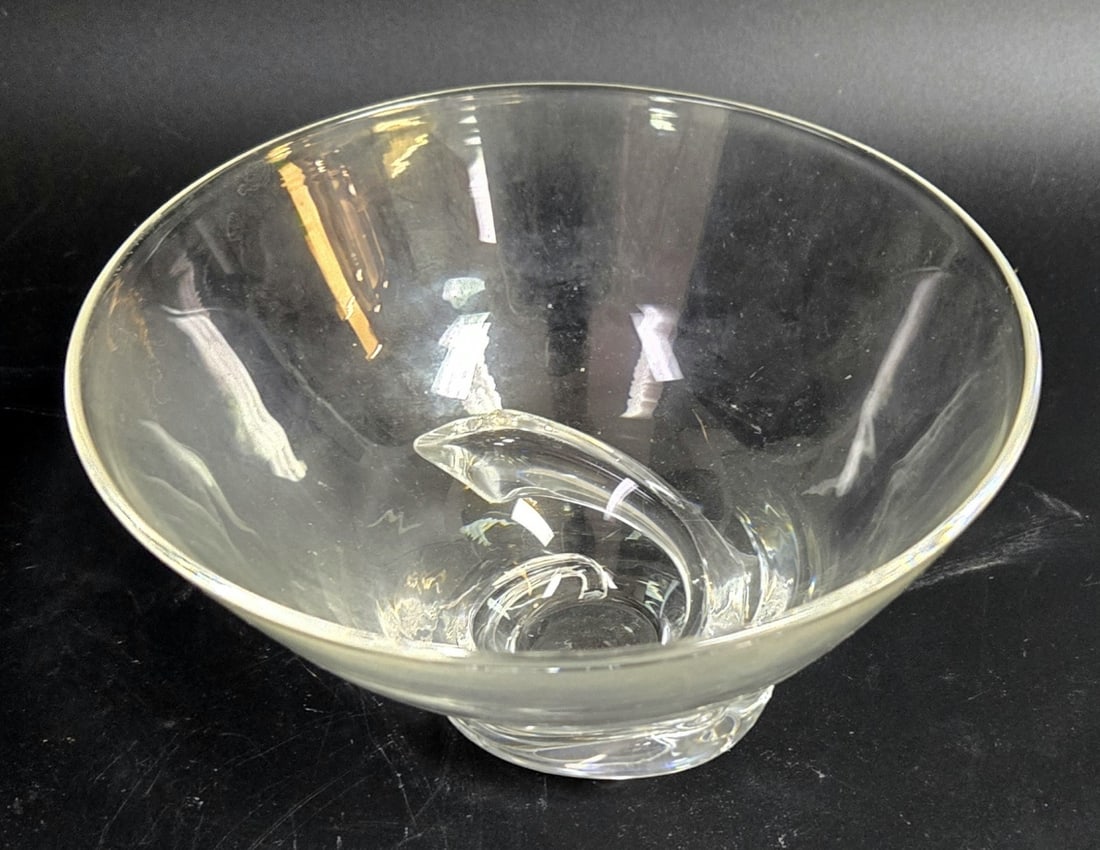 STEUBEN GLASS BOWL WITH SWIRL DESIGN BASE: A Steuben art glass bowl of clear glass having a swirl design to base. Etched signature to bottom. Measures approx. 4" height x 7" diameter.