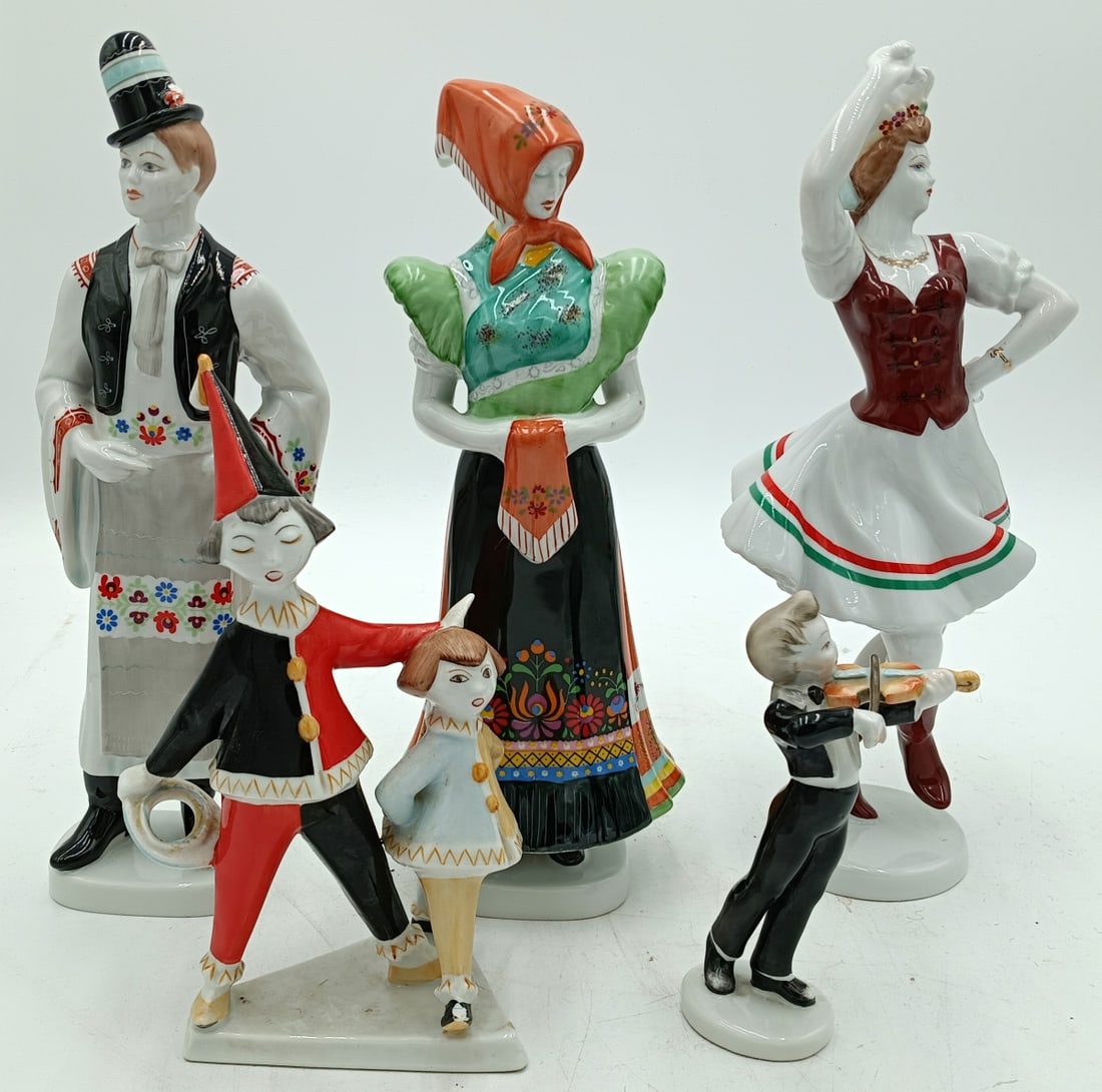 LOT OF 5 HOLLOHAZA HUNGARIAN PORCELAIN FIGURES (1 of 12)