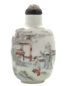 19th Century Chinese Jingdezhen Kilns Famille Rose Snuff Bottle