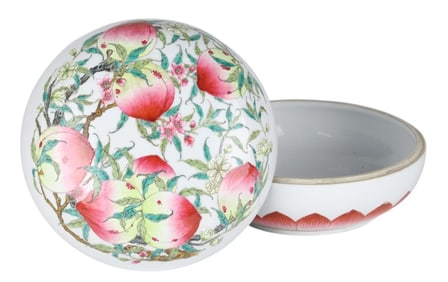 Chinese Yongzheng Famille Rose 'Eight Peaches' Box