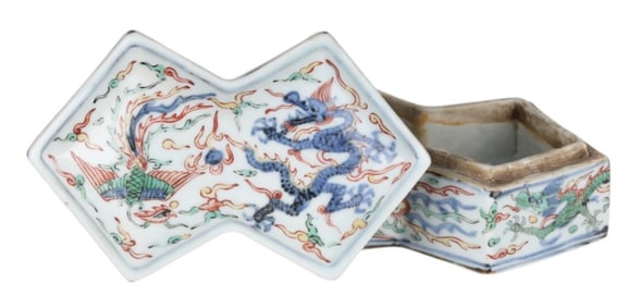 Ming Wucai Lozenge Form Phoenix & Dragon Box