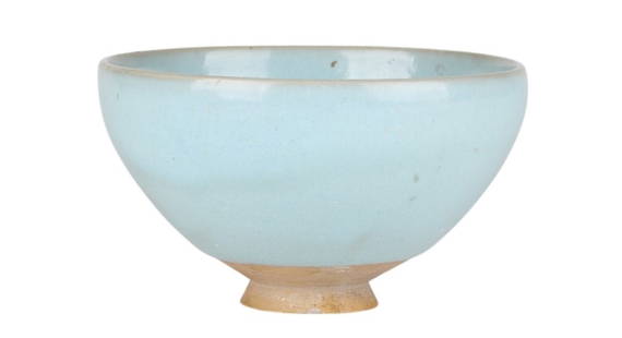 Chinese Ming Dynasty Blue & White Porcelain Bowl: A beautiful example of Ming Dynasty porcelain, this hand-painted blue and white bowl features intricate scenes of traditional Chinese figures and landscapes. The artwork is rendered in cobalt blue on