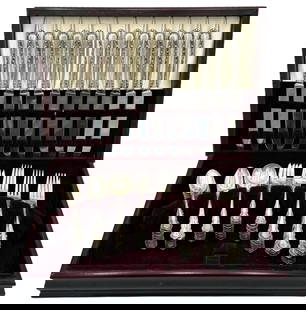 96pc Reed & Barton Georgian Rose Sterling Flatware: Georgian Rose by Reed & Barton sterling silver dinner size flatware set - 96 pieces. This set includes: Twelve dinner size knives, 9-5/8in. Twenty-four dinner size forks, 7-3/4in. Twenty-four salad fo