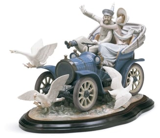 Lladro 'Car In Trouble' #1375 Porcelain Figure