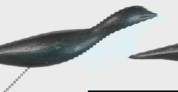 Mason factory crow decoy ca 1910 with glass eyes a: Mason factory crow decoy ca 1910 with glass eyes an incised bill detail. Tip of bill slightly blunted. Light gunning wear. In very good original paint. 500-1000 Provenance: Joseph French collection