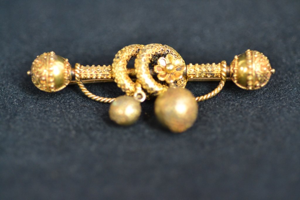 ANTIQUE FANCY 14KT GOLD PIN (1 of 2)