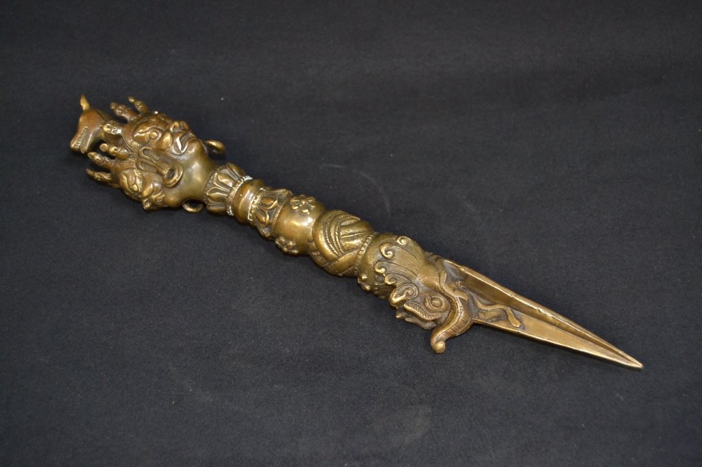 CHINESE BRONZE DAGGER (1 of 3)