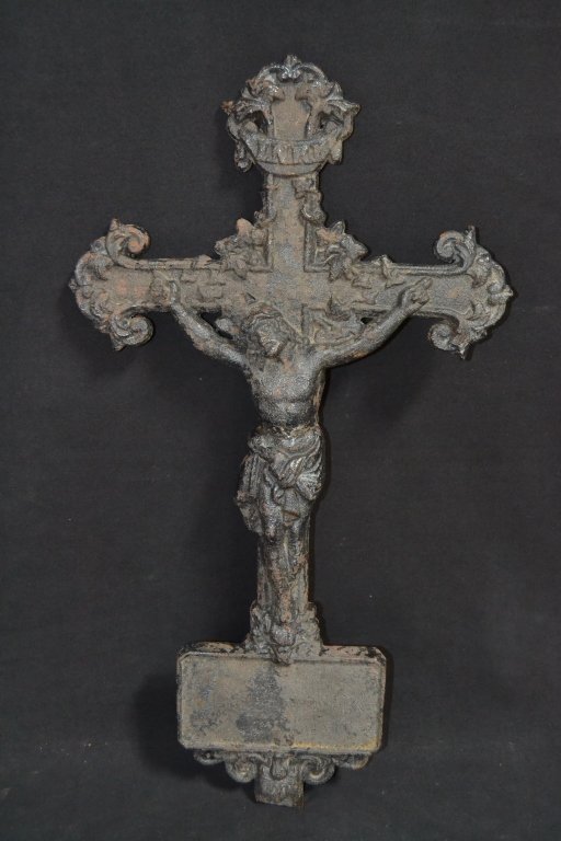 ANTIQUE CAST IRON GRAVE MARKER CROSS (1 of 2)