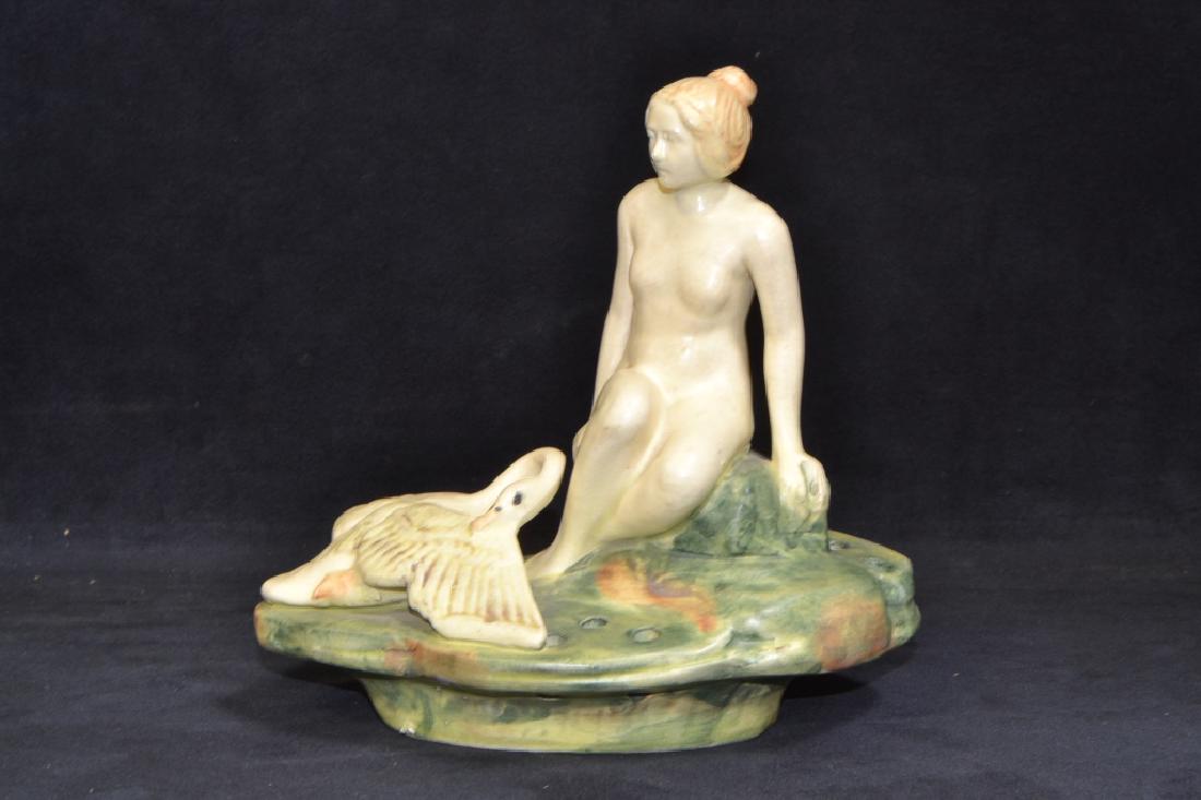 WELLER MUSKOTA FIGURAL FLOWER FROG (1 of 1)