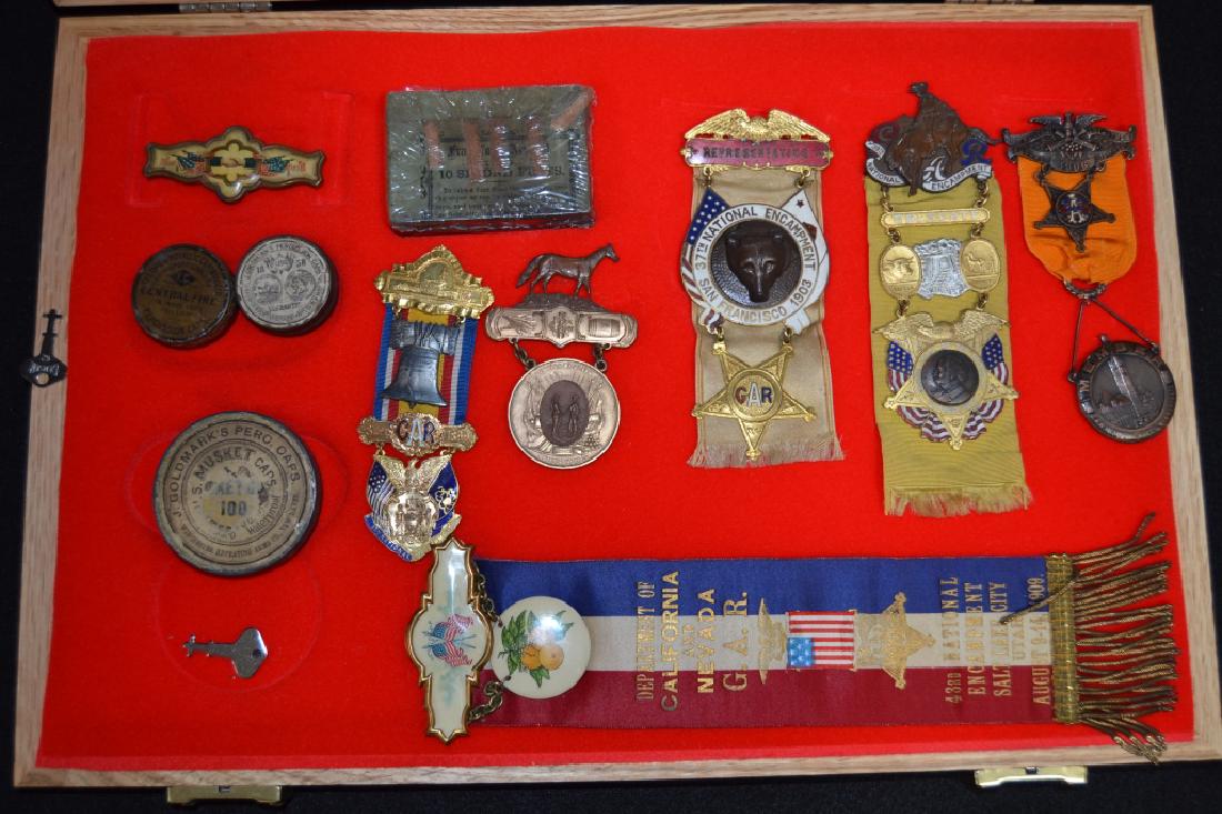 SHOWCASE OF CIVIL WAR CAP TINS & GAR RIBBONS (1 of 4)