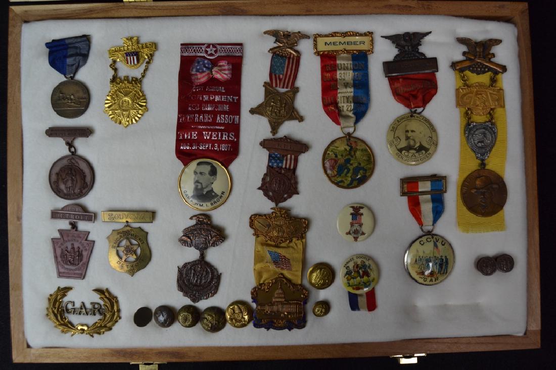 SHOWCASE OF CIVIL WAR MEDALS, BUTTONS & GAR BADGES (1 of 7)