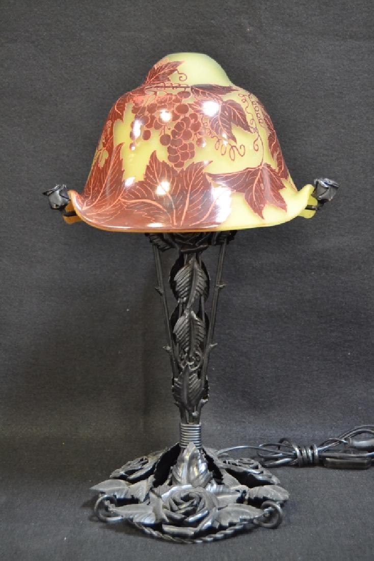 ART GLASS SHADE TABLE LAMP SIGNED DAUM NANCY (1 of 5)