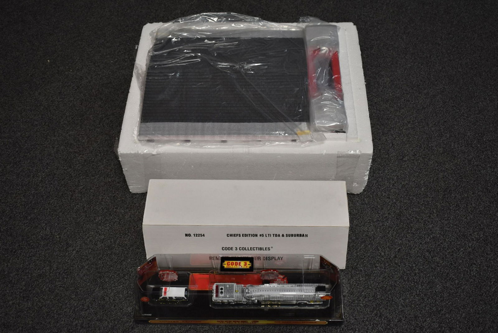 CODE 3 COLLECTABLES CHIEFS EDITION #5 FIRE SET (1 of 4)