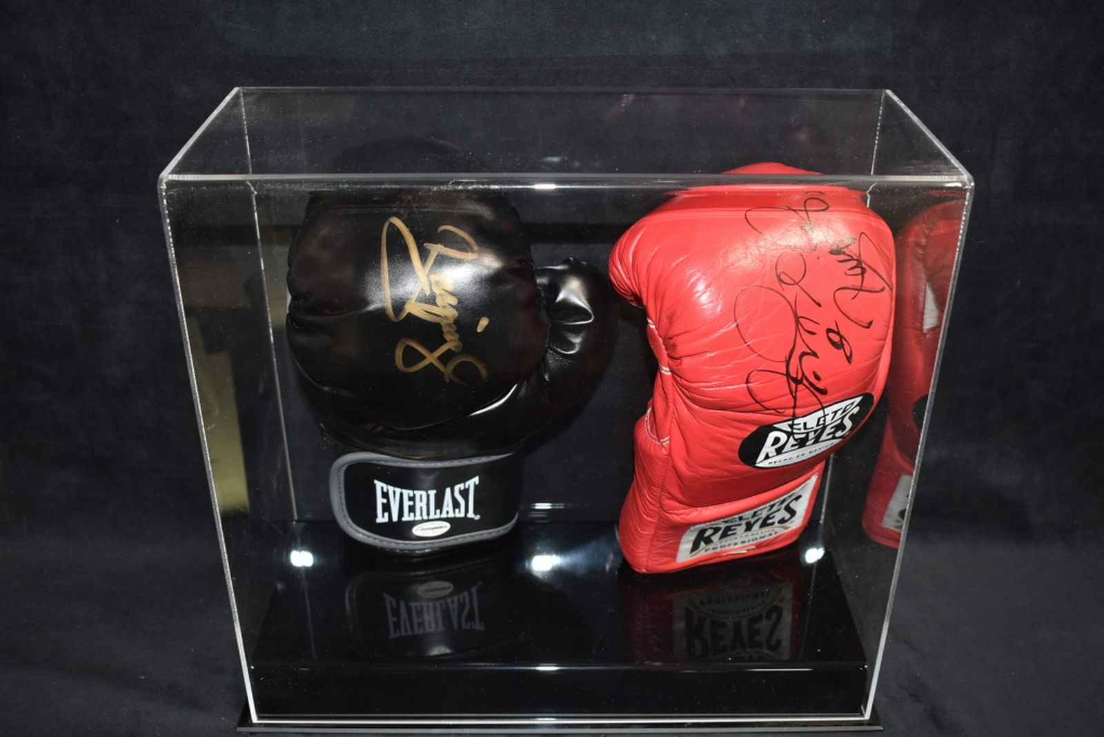 MANNY PACQUIAO & FLOYD MAYWEATHER SIGNED GLOVES (1 of 3)