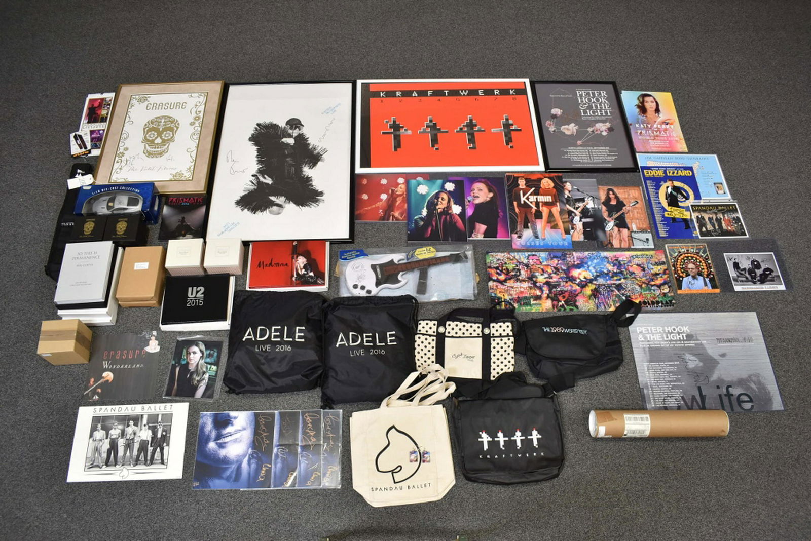 ALL CONCERT RELATED ITEMS OVER 50 PCS (1 of 10)