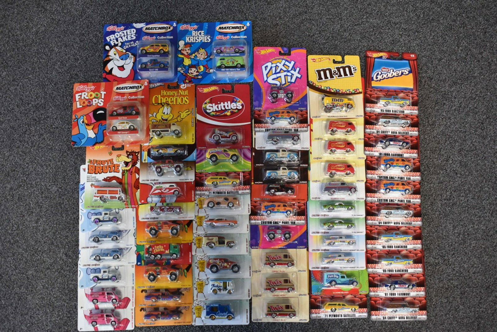 59 PCS CANDY, CEREAL AND ICE CREAM HOT WHEELS: LOT OF CANDY, CEREAL AND ICE CREAM HOT WHEELS 59 PCS