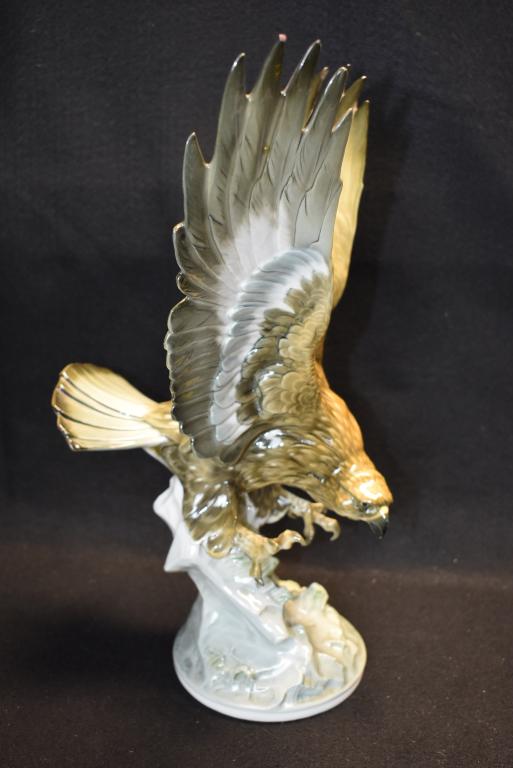 HUTSCHENREUTHER PORCELAIN EAGLE STATUE (1 of 6)